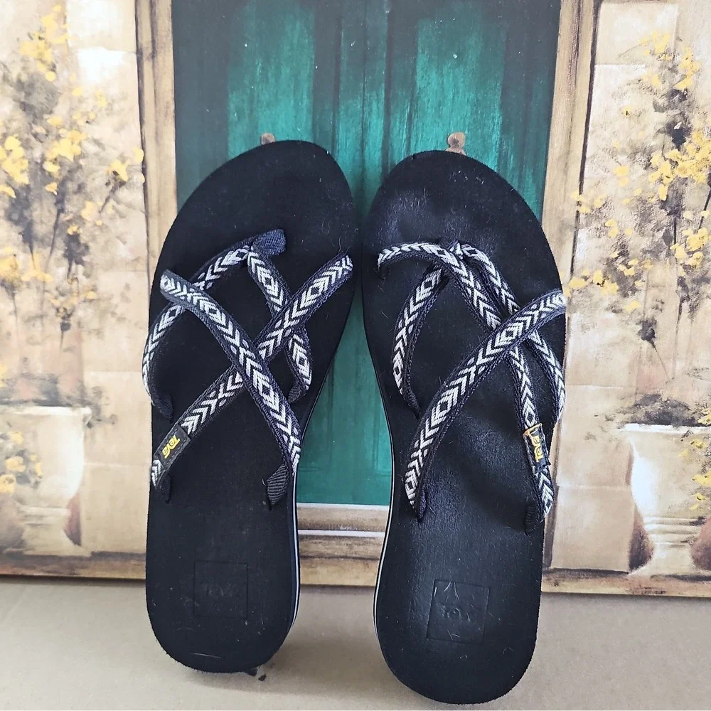 Teva Olowahu Black flip flop Sandals Womens Size US 9